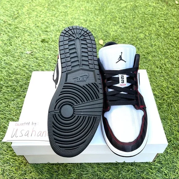 Nike Air Jordan 1 Low black white shoes - Picture 4 of 4